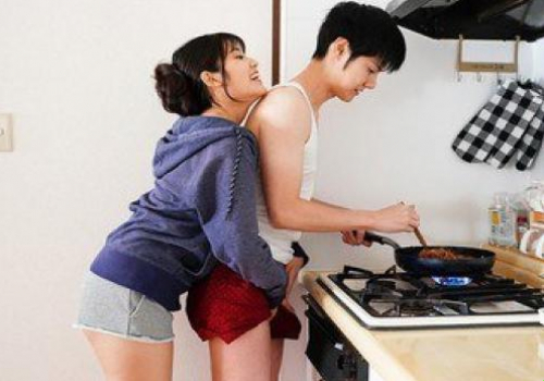 Chị dâu đem lòng yêu cậu em chồng giỏi giang