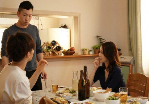 Ghé thăm nhà bạn và đắm chìm vì mẹ bạn quyến rũ