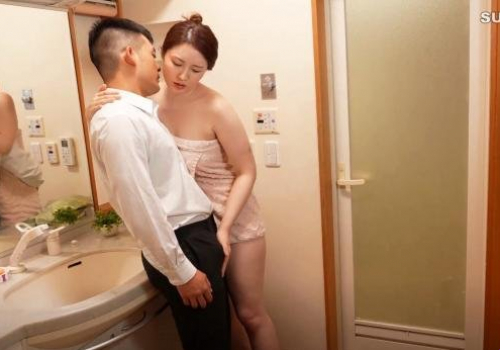 Mẹ bạn thân gợi cảm tới mức chàng trai không thể kìm lòng