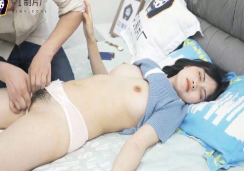 Tranh thủ mân trộm bướm đầy dâm cô em ngủ mệt